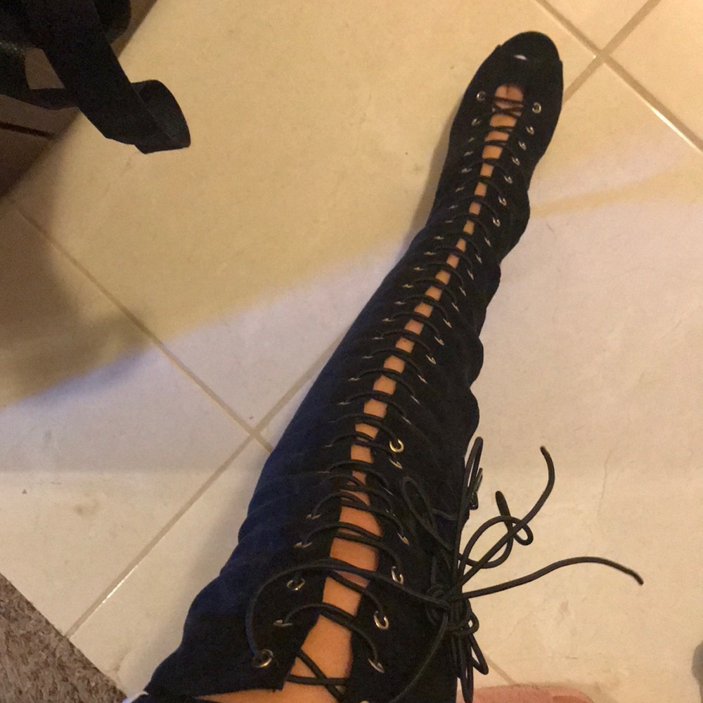 High thigh boots
